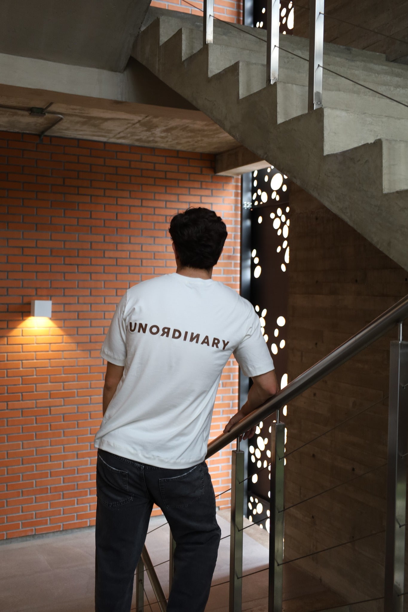 Playera Semi-Oversize Unisex - Blanca | 2-DROP E/W