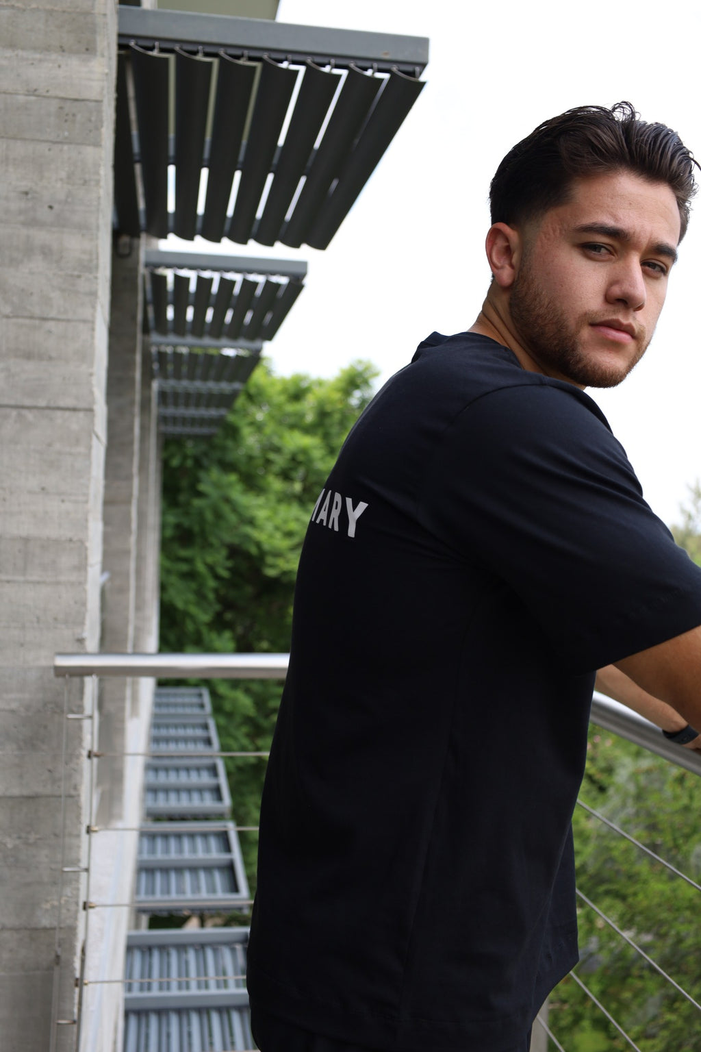 Playera Semi-Oversize Unisex - Negra | 2-DROP E/W