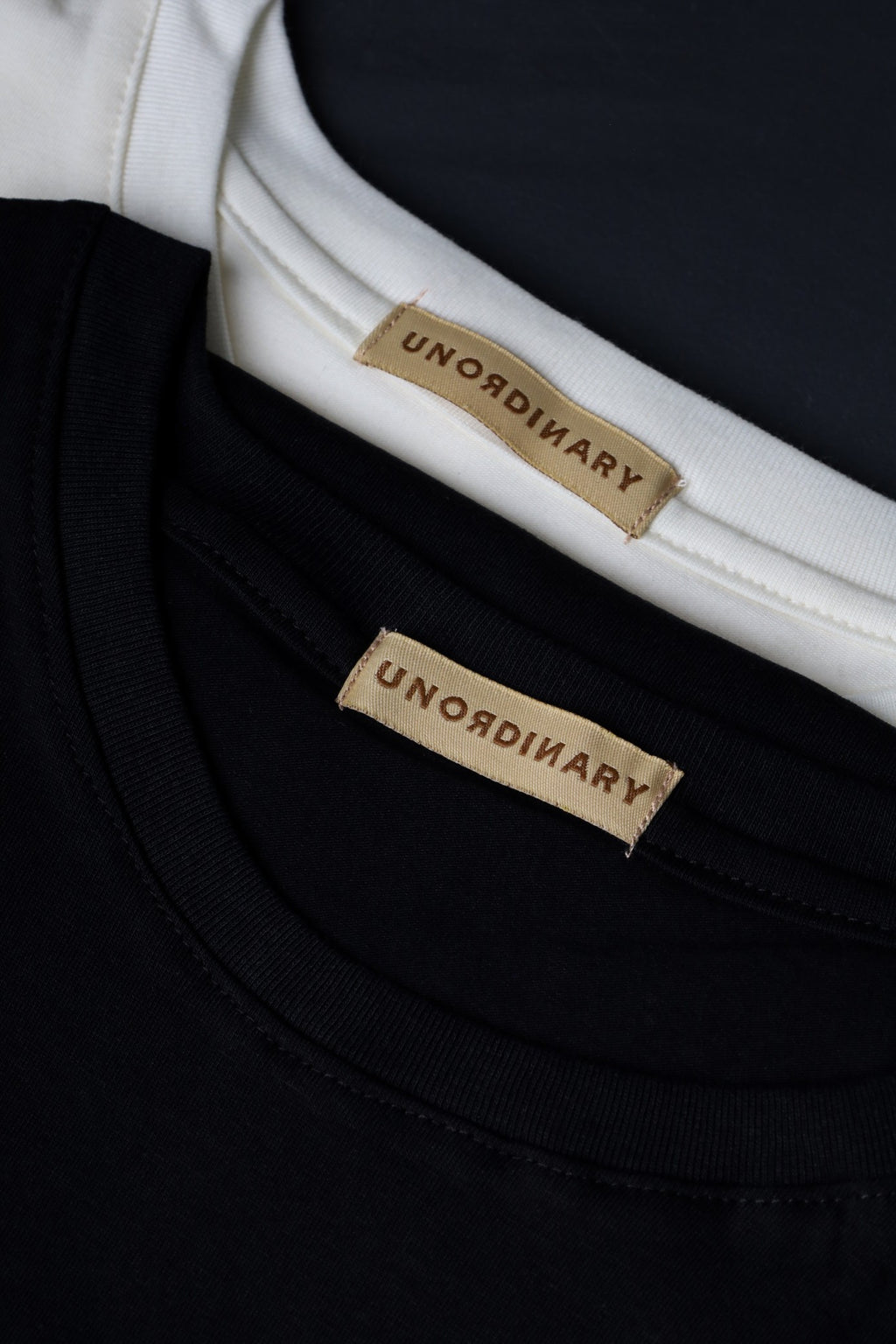 Playera Regular Fit Unisex - Negra | EVERYWHERE